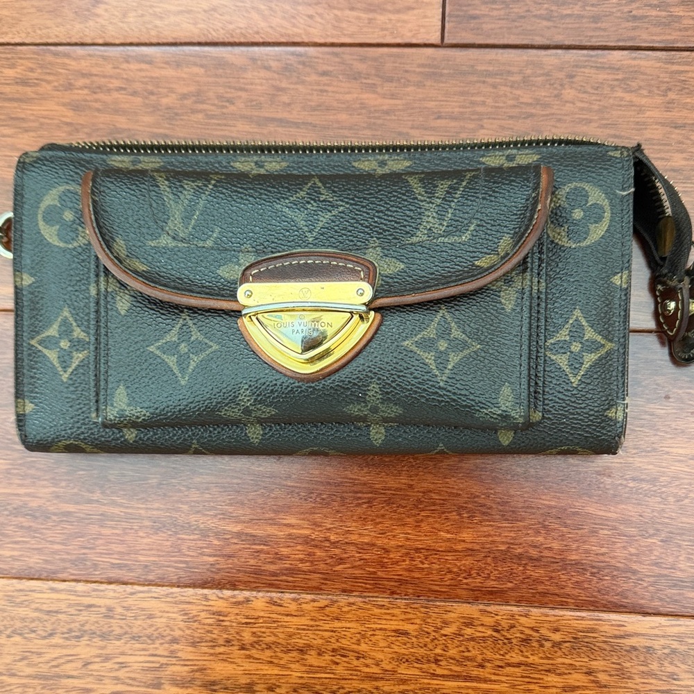 Louis Vuitton Monogram Canvas Zip Wallet in Brown with Gold Hardware